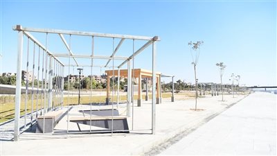 قنا تدرس إحلال الطاقة الشمسية لإنارة الكورنيش الشرقي 
