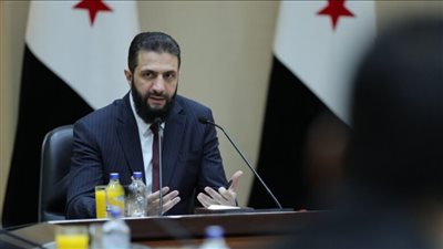 الرئيس السوري يؤكد على السلم الأهلي وإعادة الإعمار في أول اجتماع لحكومته