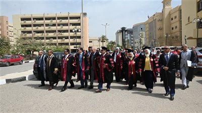 بدء فعاليات احتفالية عيد العلم السابع عشر بجامعة الفيوم بطابور العرض