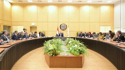 وزير الصناعة والنقل يبحث مع 29 شركة ومؤسسة فرنسية فرص الاستثمار بالسوق المصري 