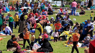 موعد إجازة شم النسيم 2025.. ومظاهر الاحتفال بتناول