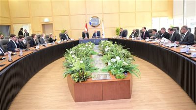 وزير الصناعة والنقل يبحث مع سفير السويد بالقاهرة التعاون المشترك بين الجانبين