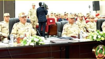 وزير الدفاع  يشهد تنفيذ المرحلة الرئيسية لمشروع مراكز القيادة التعبوى لقوات الدفاع الجوى والقوات الجوية