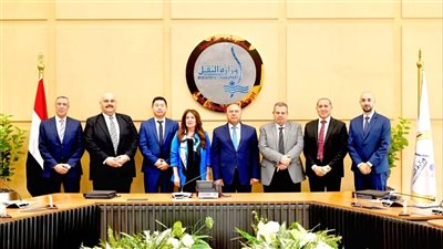 الوزير وسفيرة أمريكا يشهدان توقيع 3 عقود لتحديث 100 جرار هنشل 