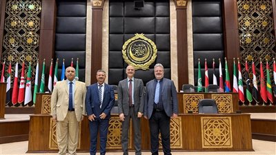 وفد فرنسي رفيع المستوى يُبدي إعجابه بإمكانات الأكاديمية العربية في أبي قير