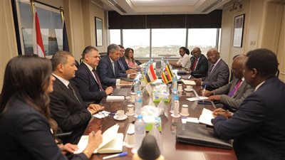  وزير السياحة يبحث تنفيذ برامج مشتركة مع نظيره الأوغندي 
