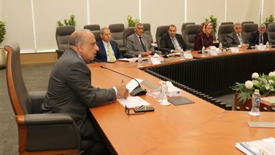 وزير الكهرباء يتابع مستجدات توفير التغذية الكهربائية اللازمة لمشروعات التنمية الزراعية 