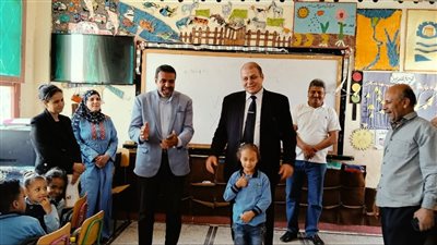 مدير تعليم قنا يفاجئ مدارس قرية الشيخية بإدارة قفط التعليمية