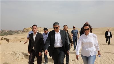 محافظ الجيزة يتابع التشغيل التجريبي لتطوير الخدمات بالمنطقة الأثرية للأهرامات