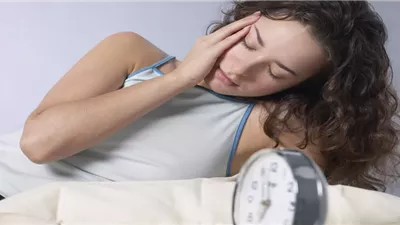 أبرز أسباب الشعور بالدوار أثناء الاستلقاء