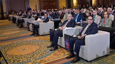 رئيس جامعةالقاهرة يشارك فى افتتاح مؤتمر المدرسة الدولية لطب الأورام السريري 