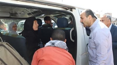 سكرتير أسوان يقود حملة على مواقف السيارات ومحطات الوقود