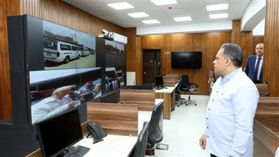 الشرقية تُلزم السائقين بتركيب مُلصق على سيارات الأجرة بتعريفة الركوب 