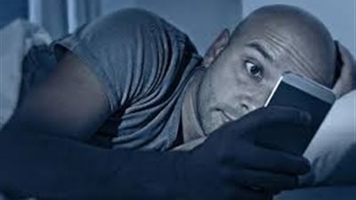 دراسة تكشف تأثير استخدام الشاشات قبل النوم 