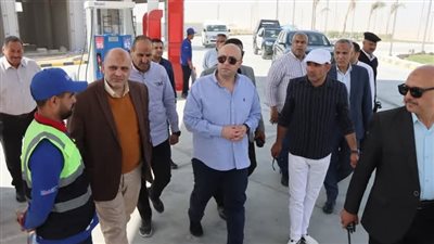 محافظ بني سويف يتابع انتظام العمل بمحطات الوقود 