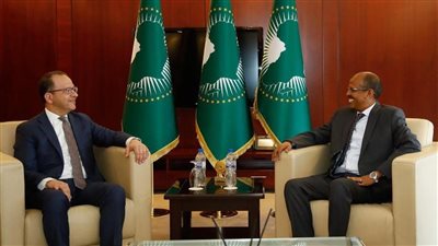 مندوب مصر لدى الاتحاد الإفريقي يلتقي برئيس مفوضية الاتحاد الإفريقي الجديد