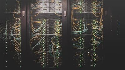 الذكاء الاصطناعي يُفجر أزمة بيئية تهدد جهود إزالة الكربون عالميًا