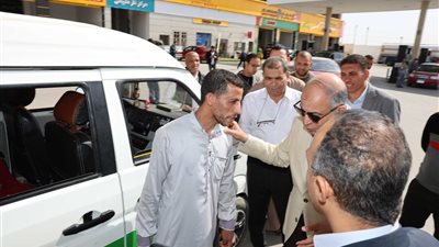 محافظ المنيا يتفقد محطات الوقود ويشدد على تكثيف الرقابة وضبط الأسواق