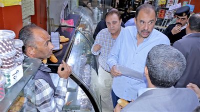 محافظ سوهاج في جولة ميدانية مفاجئة للتأكد من استقرار الأسعار بالمخابز والمطاعم