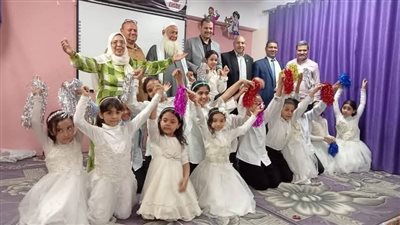 إدارة أخميم التعليمية تنظم إحتفالية لتكريم الأمهات المثاليات من المعلمات