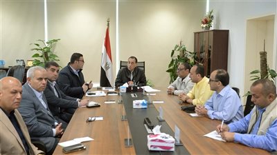 مدبولي يستعرض موقف المشروعات التنموية بالعلمين الجديدة والساحل الشمالي