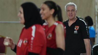 محاضرة فنية للاعبات الأهلي استعداداً لنهائي أفريقيا للطائرة