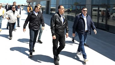 رئيس الوزراء يتفقد وحدات مبادرة 