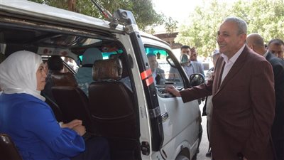  محافظ الغربية يواصل جولاته الميدانية لمتابعة التزام السائقين بالتعريفه الجديدة