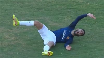 لاعب فاركو يزور القندوسي في المستشفى