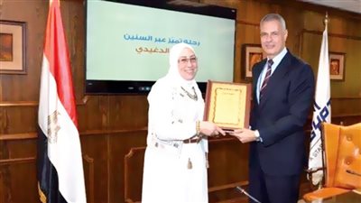 الطيار أحمد عادل يحتفى بمسيرة سماء الدغيدى المشرفة بمصر للطيران 