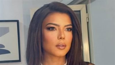 ناهد السباعي تستعرض رشاقتها فوق رمل الصحراء