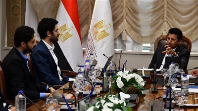 وزير الرياضة يبحث تفعيل الرقمنة المالية والإدارية بمراكز الشباب