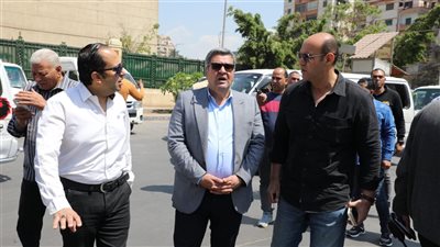 السكرتير المساعد لمحافظة الجيزة يتابع انتظام العمل بمواقف السرفيس والتزام السائقين بالتعريفة الجديدة