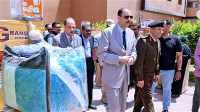 محافظ سوهاج يختتم فعاليات توزيع 100 جهاز عروس للفتيات الأولى بالرعاية