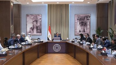 رئيس الوزراء يلتقي وفد الصندوق العربي للإنماء الاقتصادي والاجتماعي