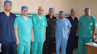 رئيس جامعة المنوفية يجرى عملية جراحية دقيقة لاستئصال ورم بالفك السفلى