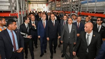 وزيرا العمل المصري والتركي يزوران شركة ملابس بالعاشر من رمضان 