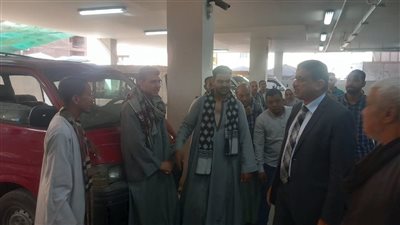 سكرتير أسيوط يتفقد موقف أبنوب للسيارات الأجرة للتأكد من تطبيق التعريفة