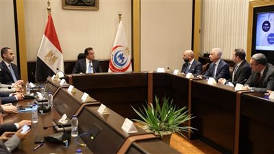 وزير الصحة وشركة 