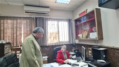 رئيس حي غرب المنصورة يتتابع العمل بملف التصالح 