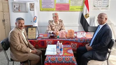 قائد قطاع قنا لمدارس التأسيس العسكري يتفقد الزخرفية العسكرية بنجع حمادي  