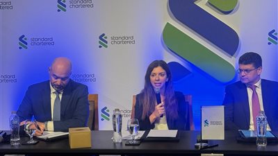 ستاندرد تشارترد لا يتوقع تعويم الجنيه قريبا