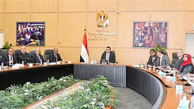 وزير الإسكان يتابع موقف تنفيذ مشروعات المبادرة الرئاسية 