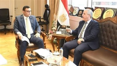 وزير الإسكان يلتقي رئيس الهيئة الوطنية للصحافة لبحث أوجه التعاون المشترك