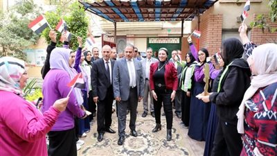 محافظ الشرقية يتفقد انتظام الدراسة بعدد من مدارس الزقازيق