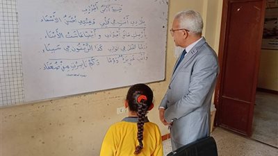 وكيل التربية والتعليم بالإسماعيلية يتابع انتظام الدراسة بمدارس القنطرة غرب