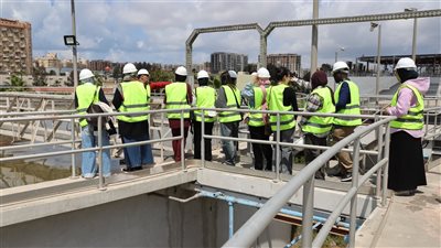 طلاب الجامعة اليابانية في زيارة ميدانية لمحطة التنقية الشرقية