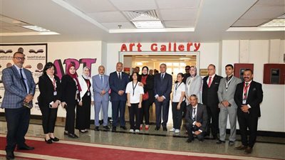 محافظ المنيا يتفقد مدارس النيل المصرية 