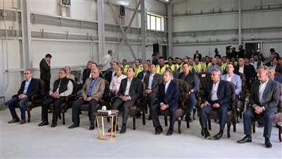 مدبولي يشدد على ضرورة تصنيع جميع معدات ومكونات طاقة الرياح محليا