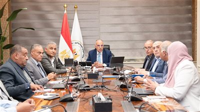 وزير الري يوجه بسرعة تنفيذ أعمال تطهير الترع قبل نهاية أبريل الحالي
